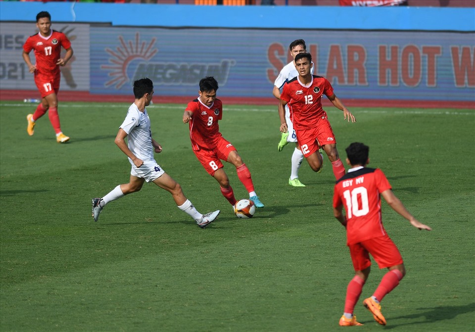 Sau 2 trận thắng đậm, U23 Indonesia đã tạm thời vươn lên vị trí nhì bảng A đồng thời có quyền tự quyết tấm vé vào bán kết SEA Games 31. Ảnh: LĐ