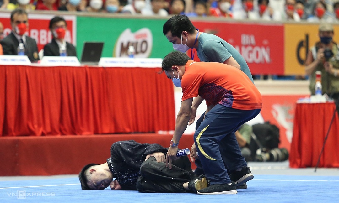 SEA Games 31: HLV tiết lộ lý do khiến võ sĩ Việt Nam ngã quỵ khi đang thi đấu 1