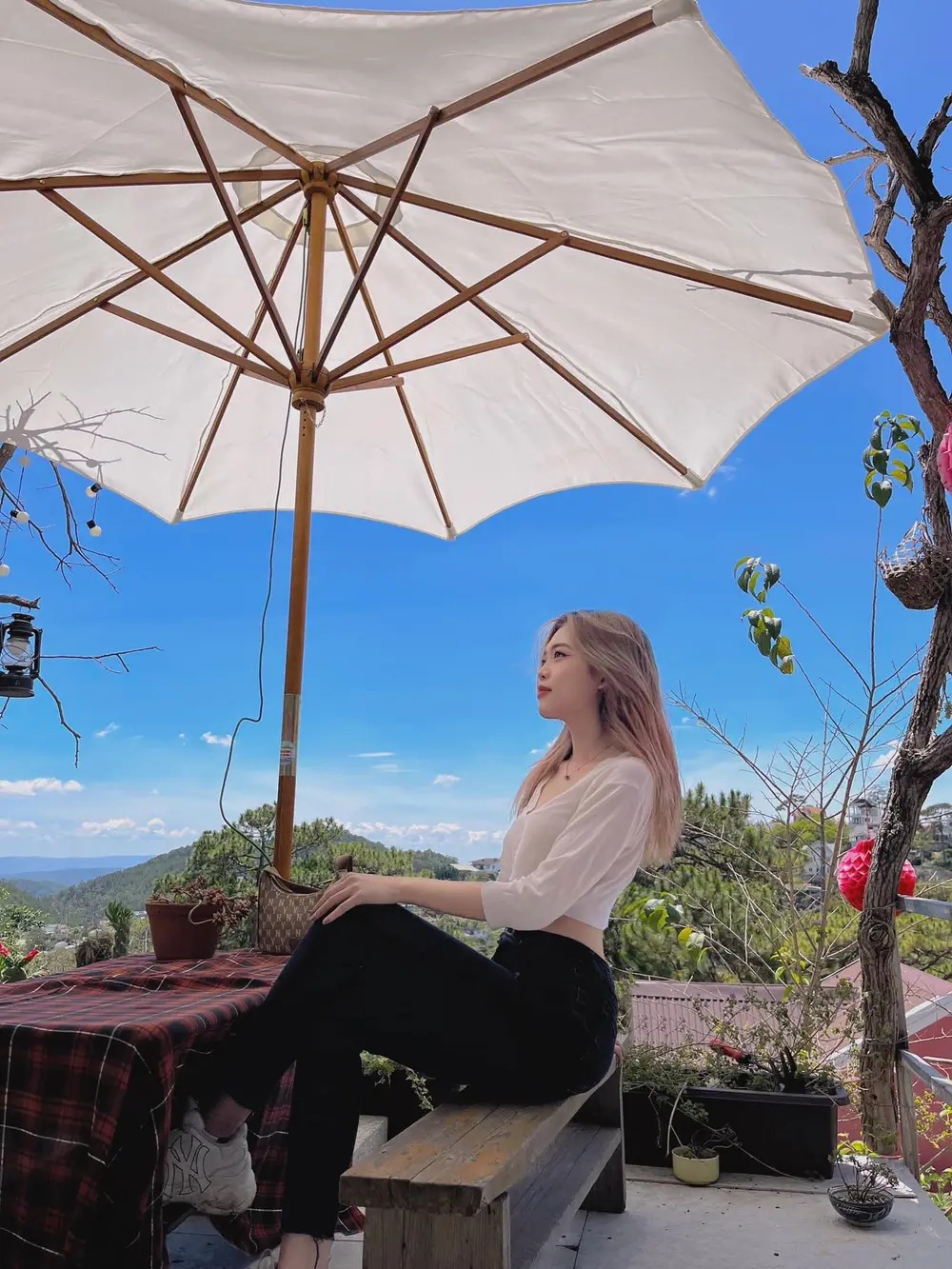 Qua sự việc lần này, nạn nhân mong các bạn trẻ cần thận trọng hơn trước những tình huống trò chuyện, phỏng vấn ngoài đường như vậy. Ảnh: FB