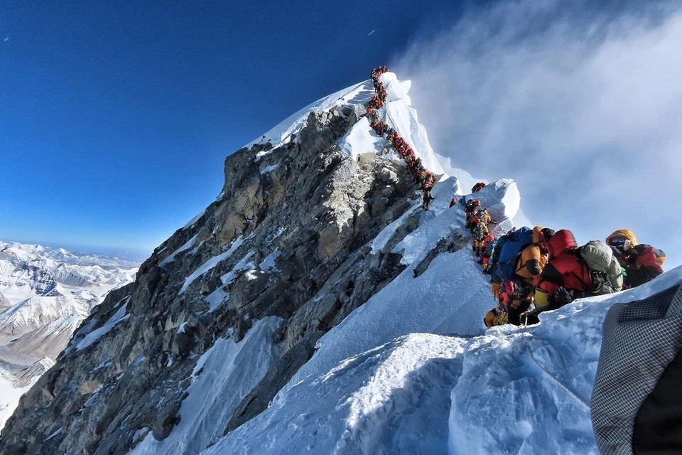 Đỉnh Everest ẩn chứa những mối nguy hiểm cực độ, đặc biệt là trong năm nay khi khí hậu biến đổi khó lường cộng với cả những hiểm nguy xuất phát từ sự thiếu kinh nghiệm của các nhà leo núi. Đỉnh Everest ẩn chứa những mối nguy hiểm cực độ, đặc biệt là trong năm nay khi khí hậu biến đổi khó lường cộng với cả những hiểm nguy xuất phát từ sự thiếu kinh nghiệm của các nhà leo núi.