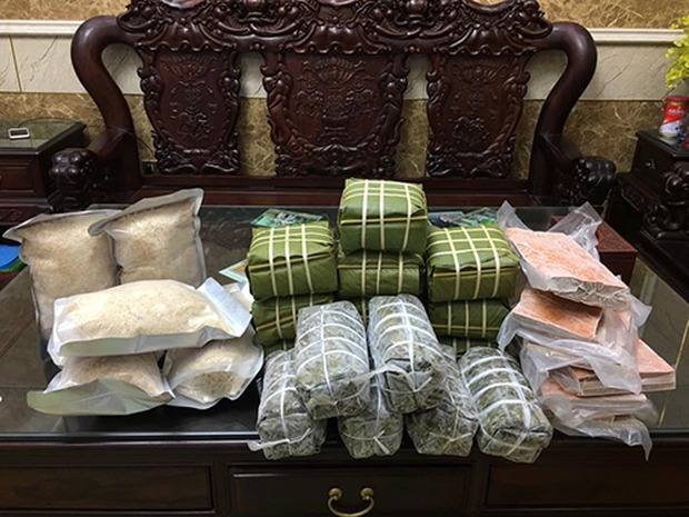 Khi cuộc sống dần có điều kiện, nữ đại gia này quyết định đồng hành cùng bóng đá Việt Nam. Khi cuộc sống dần có điều kiện, nữ đại gia này quyết định đồng hành cùng bóng đá Việt Nam.