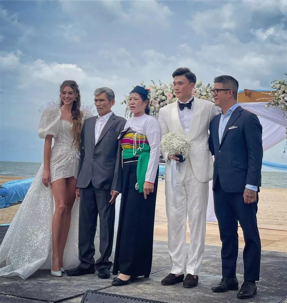 Sau Nguyễn Thành Chung, Hồ Tấn Tài, Hà Đức Chinh, đến lượt thủ môn Bùi Tiến Dũng cũng đã làm chồng người ta. Ảnh: FB