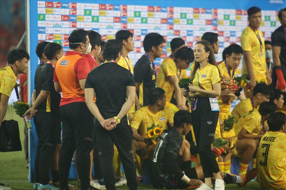 Trước SEA Games 31, bà Pang chính là người làm đảo ngược kế hoạch của bóng đá Thái Lan. Bà đề xuất HLV Polking dẫn dắt U23 Thái Lan thay vì ý định dùng lứa U19 tham dự sân chơi này. Ảnh: LĐ Trước SEA Games 31, bà Pang chính là người làm đảo ngược kế hoạch của bóng đá Thái Lan. Bà đề xuất HLV Polking dẫn dắt U23 Thái Lan thay vì ý định dùng lứa U19 tham dự sân chơi này. Ảnh: LĐ