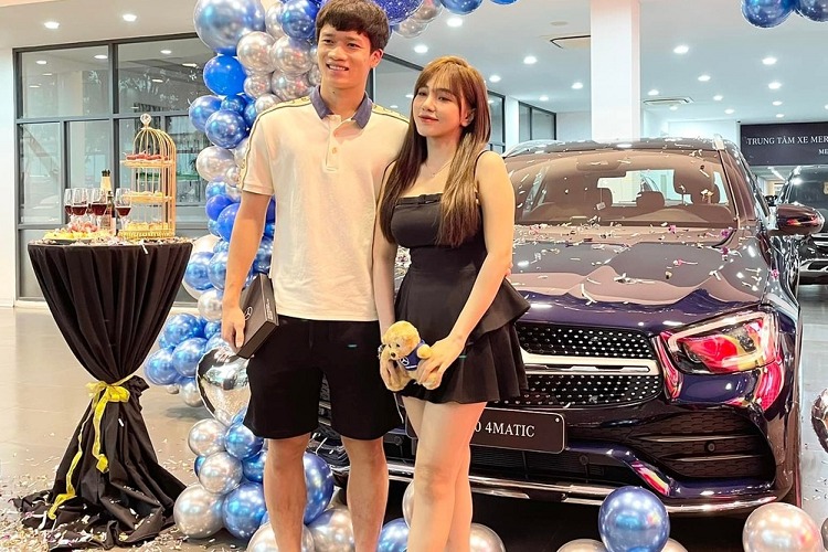 Đây có thể xem là phần thưởng mà tiền vệ của U23 dành cho mình sau huy chương vàng bóng đá nam ở Sea Games 31. Đây có thể xem là phần thưởng mà tiền vệ của U23 dành cho mình sau huy chương vàng bóng đá nam ở Sea Games 31.
