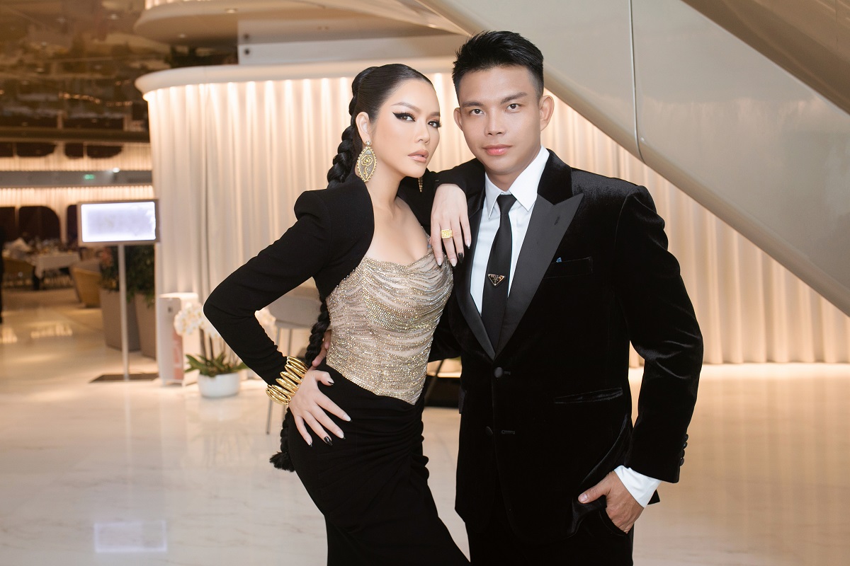 Ekip Lý Nhã Kỳ nói gì khi đồng hành cùng 'Mợ chảnh' trên thảm đỏ LHP Cannes? Ekip Lý Nhã Kỳ nói gì khi đồng hành cùng 'Mợ chảnh' trên thảm đỏ LHP Cannes?