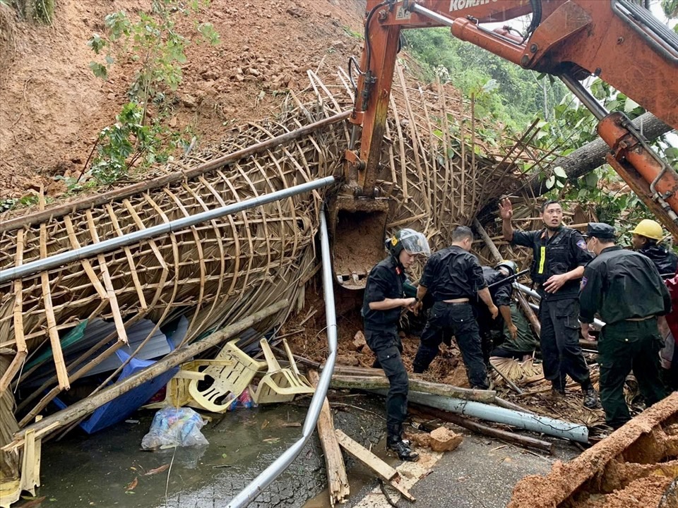 Đợt mưa lũ kéo dài từ đêm 20 đến ngày 24/5 trên địa bàn tỉnh Tuyên Quang đã gây hậu quả nặng nề khiến 2 người thiệt mạng, thiệt hại về tài sản ước tính gần 16 tỉ đồng. Ảnh: LĐ Đợt mưa lũ kéo dài từ đêm 20 đến ngày 24/5 trên địa bàn tỉnh Tuyên Quang đã gây hậu quả nặng nề khiến 2 người thiệt mạng, thiệt hại về tài sản ước tính gần 16 tỉ đồng. Ảnh: LĐ