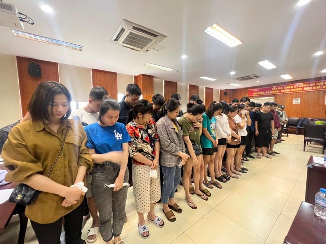 Nhóm đối tượng trong đường dây tín dụng đen. Ảnh: C.A. Nhóm đối tượng trong đường dây tín dụng đen. Ảnh: C.A.