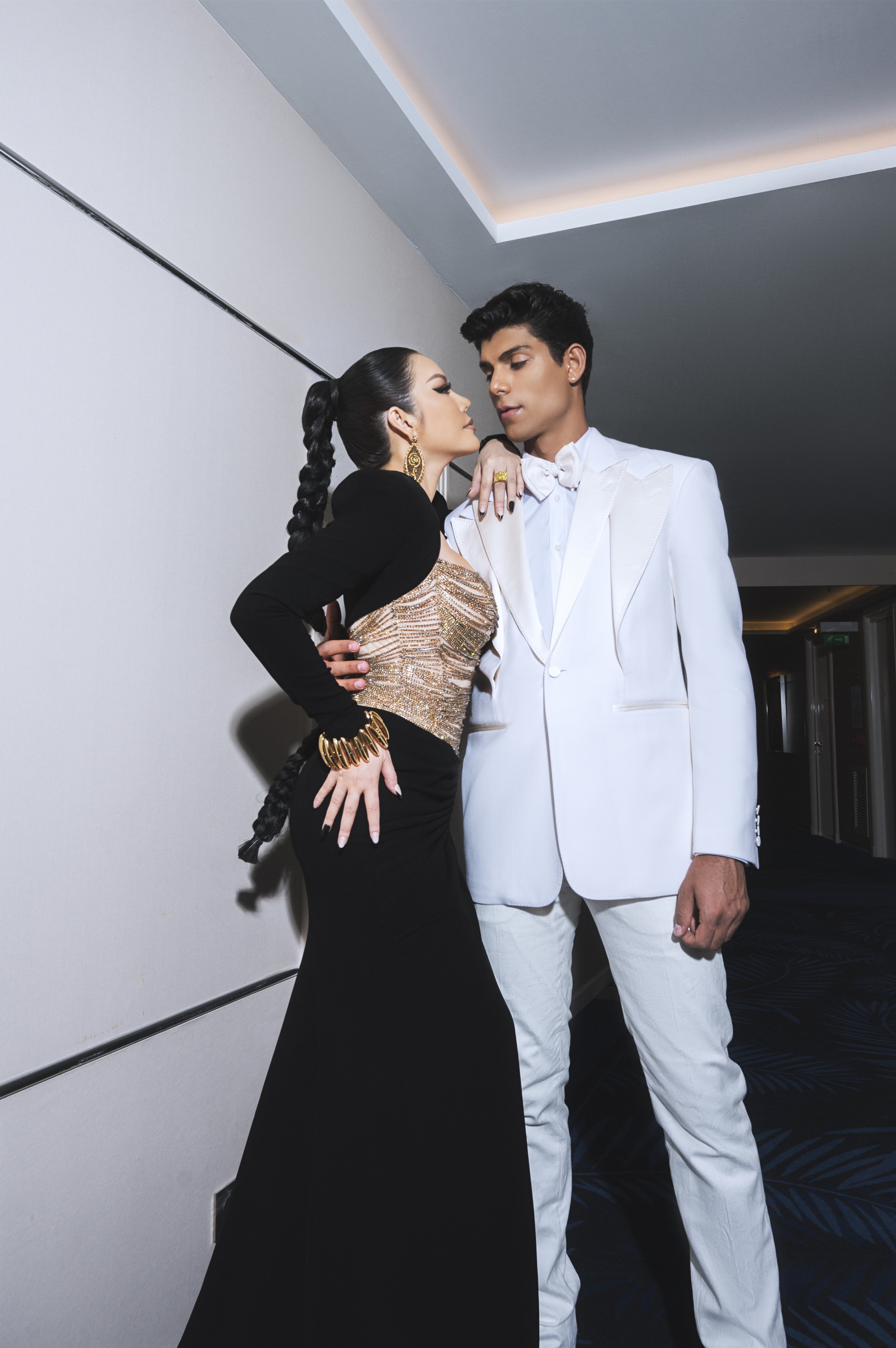 Lý Nhã Kỳ tình tứ bên mỹ nam cực thân với Kim Kardashian ở LHP Cannes - Ảnh 4 Lý Nhã Kỳ tình tứ bên mỹ nam cực thân với Kim Kardashian ở LHP Cannes - Ảnh 4