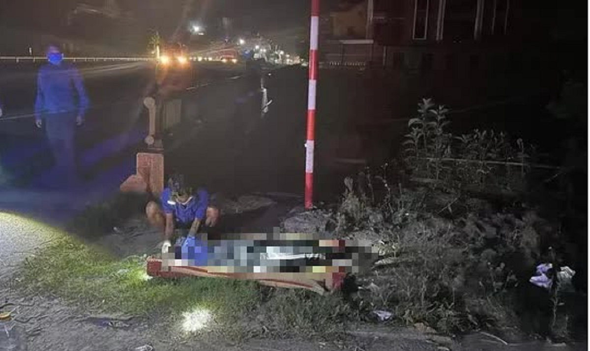 Vợ chồng nghèo ở Quảng Bình ra đi để lại 6 con côi cút. Ảnh: NLĐ Vợ chồng nghèo ở Quảng Bình ra đi để lại 6 con côi cút. Ảnh: NLĐ