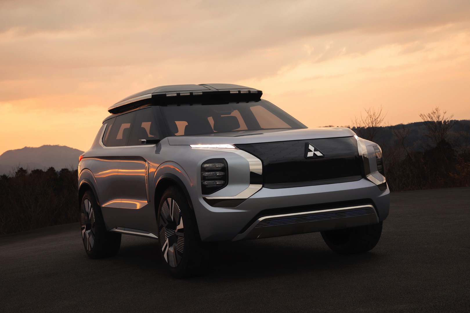 Concept Engleberg Tourer ra mắt năm 2020 cho thấy đường nét mập mạp trên các mẫu SUV thế hệ mới nhà Mitshubishi. Concept Engleberg Tourer ra mắt năm 2020 cho thấy đường nét mập mạp trên các mẫu SUV thế hệ mới nhà Mitshubishi.