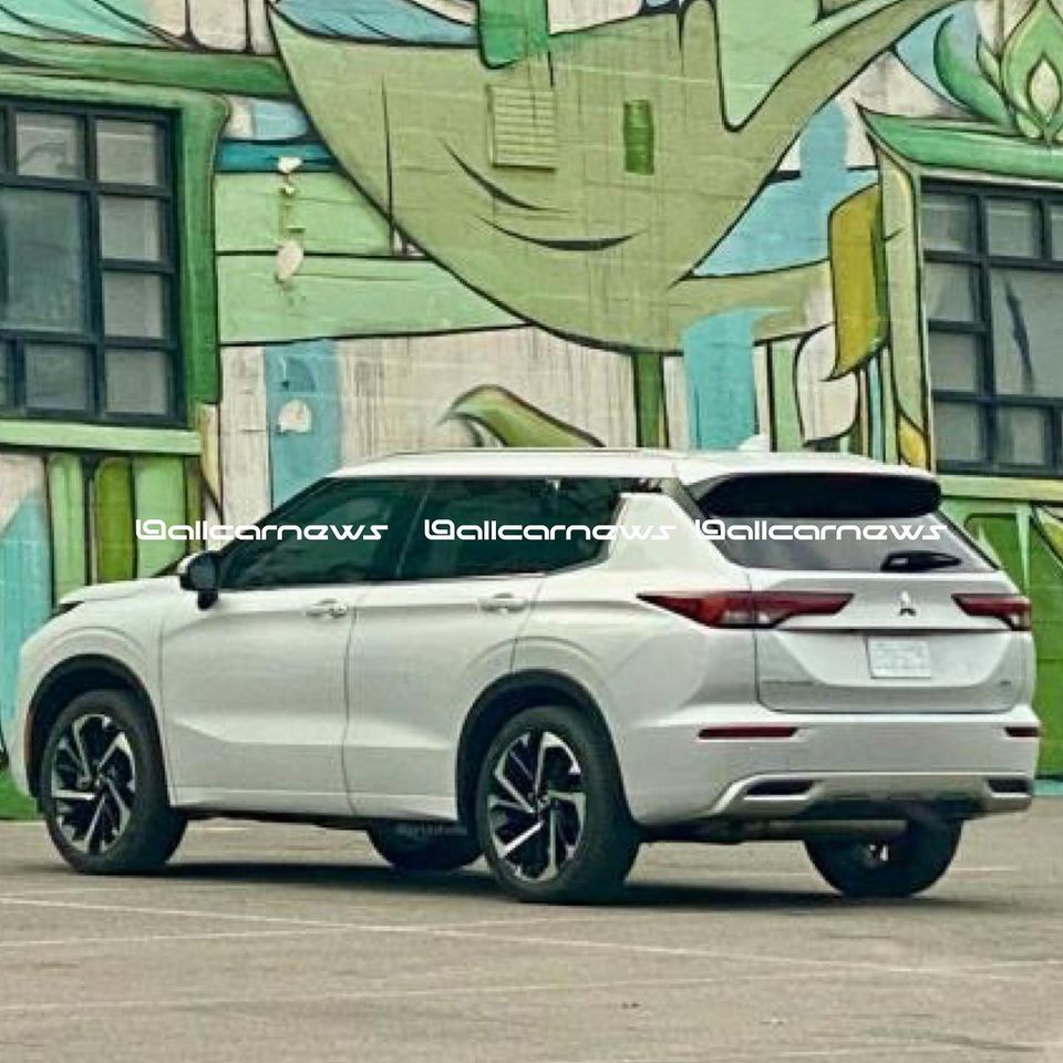 Trước khi mua Mitsubishi Outlander thế hệ mới cần phải biết những điều này để không hối tiếc - Ảnh 1 Trước khi mua Mitsubishi Outlander thế hệ mới cần phải biết những điều này để không hối tiếc - Ảnh 1