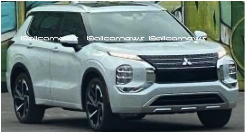 Ảnh thực tế Mitsubishi Outlander thế hệ mới không che chắn. Ảnh thực tế Mitsubishi Outlander thế hệ mới không che chắn.