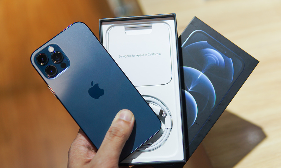 Người Trung Quốc lục đục bởi iPhone 12