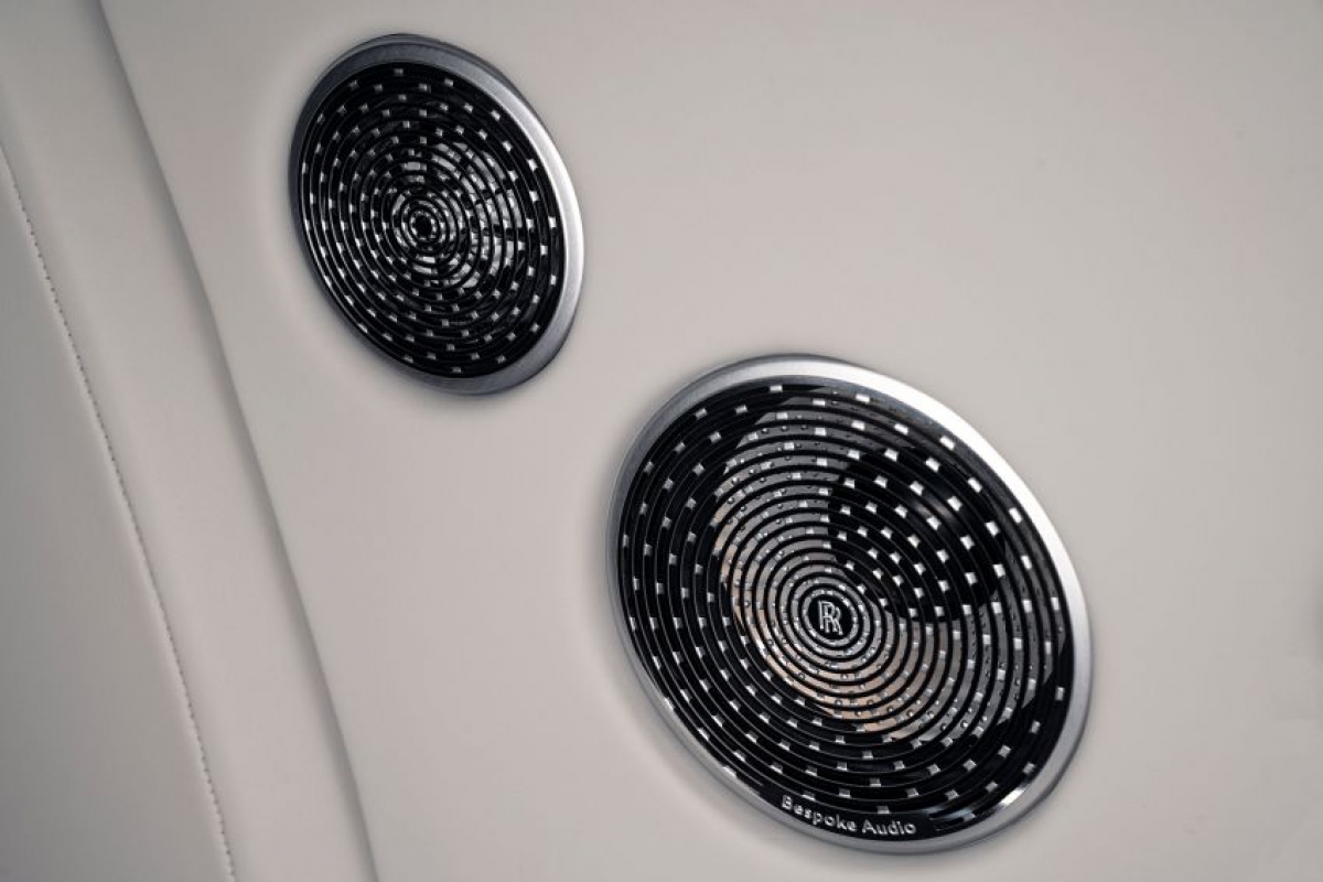 Cận cảnh tuyệt phẩm Roll-Royce Phantom Iridescent Opulence với 3.000 chiếc lông vũ - Ảnh 7