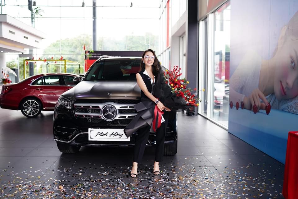 Giáp Tết, ca sĩ Minh Hằng nhận bàn giao Mercedes-Benz GLS 450 2021 giá 5 tỷ đồng - ảnh 1