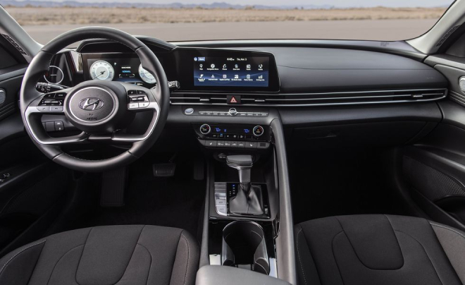 Hyundai Elantra đối đầu Kia Forte: Đâu mới là ông Vua sedan cỡ nhỏ? - Ảnh 3 Hyundai Elantra đối đầu Kia Forte: Đâu mới là ông Vua sedan cỡ nhỏ? - Ảnh 3