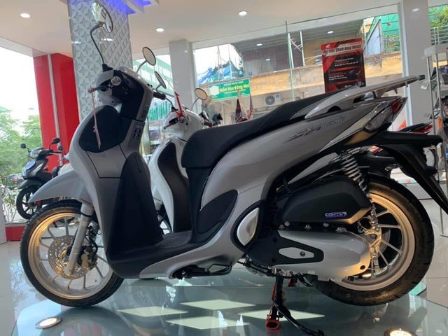 Sau Tết, giá xe Honda SH Mode chạm ngưỡng không tưởng - Ảnh 2 Sau Tết, giá xe Honda SH Mode chạm ngưỡng không tưởng - Ảnh 2