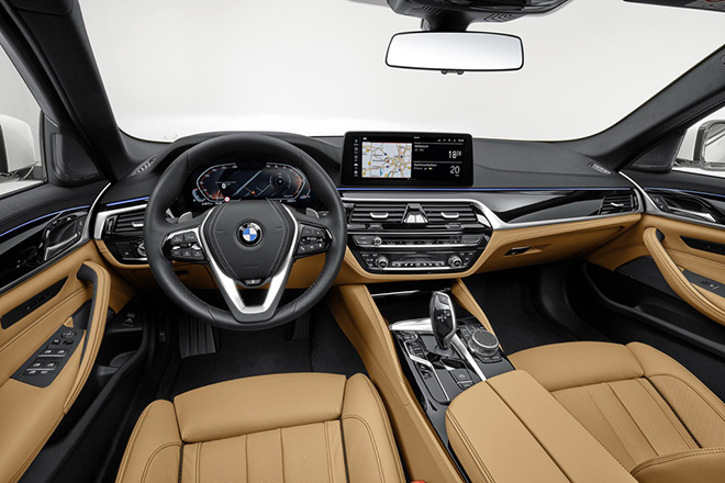 BMW 5-Series mới chính hãng trình làng tại Việt Nam, đối thủ nặng ký của Mercedes E-Class và Audi A6 - Ảnh 5 BMW 5-Series mới chính hãng trình làng tại Việt Nam, đối thủ nặng ký của Mercedes E-Class và Audi A6 - Ảnh 5