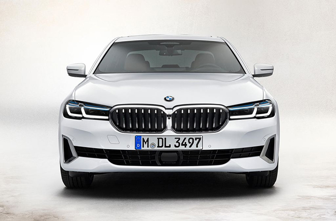BMW 5-Series mới chính hãng trình làng tại Việt Nam, đối thủ nặng ký của Mercedes E-Class và Audi A6 - Ảnh 1 BMW 5-Series mới chính hãng trình làng tại Việt Nam, đối thủ nặng ký của Mercedes E-Class và Audi A6 - Ảnh 1