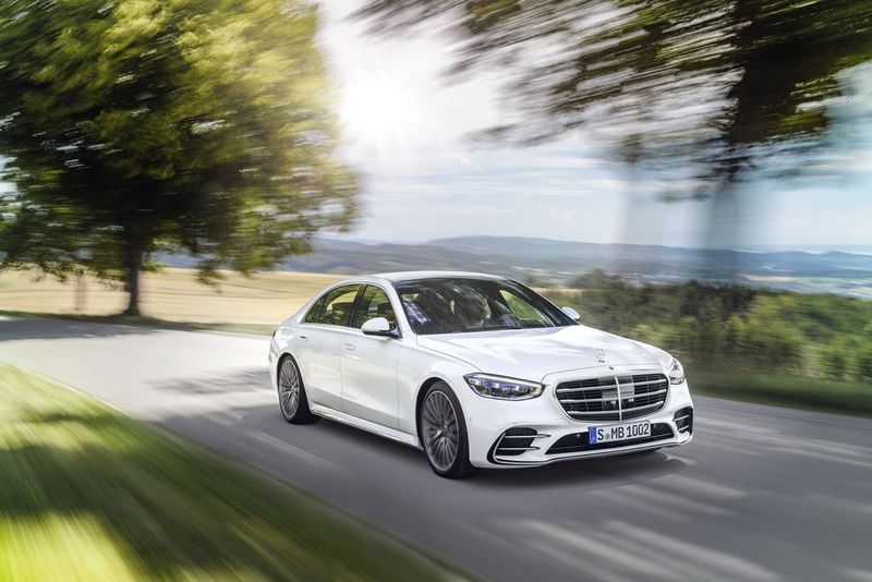 Top 10 chiếc xe sang trọng giúp đàn ông thu hút mọi ánh nhìn: Mercedes, Lexus, Lamborghini không thể bỏ qua - Ảnh 7 Top 10 chiếc xe sang trọng giúp đàn ông thu hút mọi ánh nhìn: Mercedes, Lexus, Lamborghini không thể bỏ qua - Ảnh 7