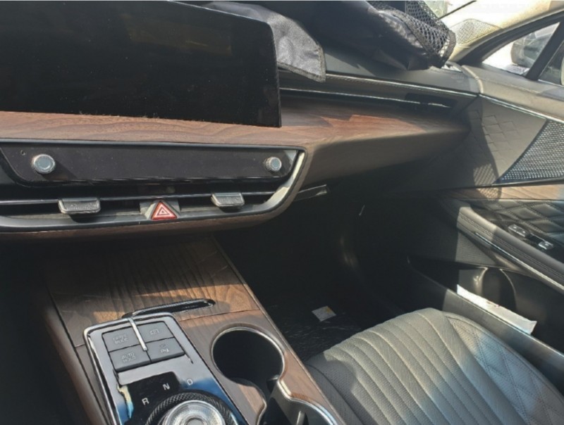 KIA K8 rò rỉ ảnh nội thất xịn, chất như xe sang - Ảnh 3 KIA K8 rò rỉ ảnh nội thất xịn, chất như xe sang - Ảnh 3