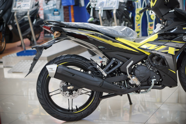 Yamaha MX King 150: Màu sắc mới, giá không thể hấp dẫn hơn - Ảnh 3 Yamaha MX King 150: Màu sắc mới, giá không thể hấp dẫn hơn - Ảnh 3