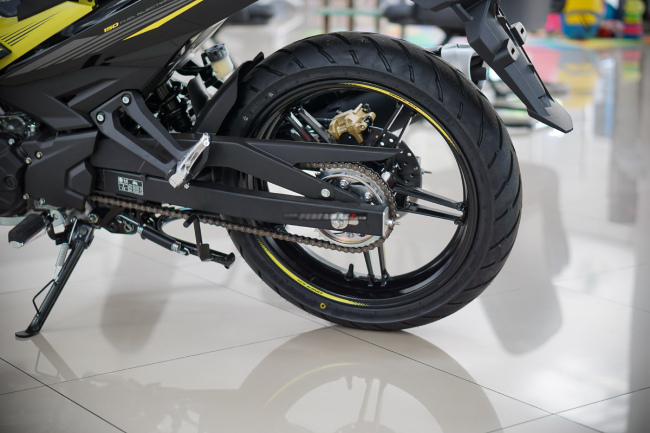 Yamaha MX King 150: Màu sắc mới, giá không thể hấp dẫn hơn - Ảnh 2 Yamaha MX King 150: Màu sắc mới, giá không thể hấp dẫn hơn - Ảnh 2