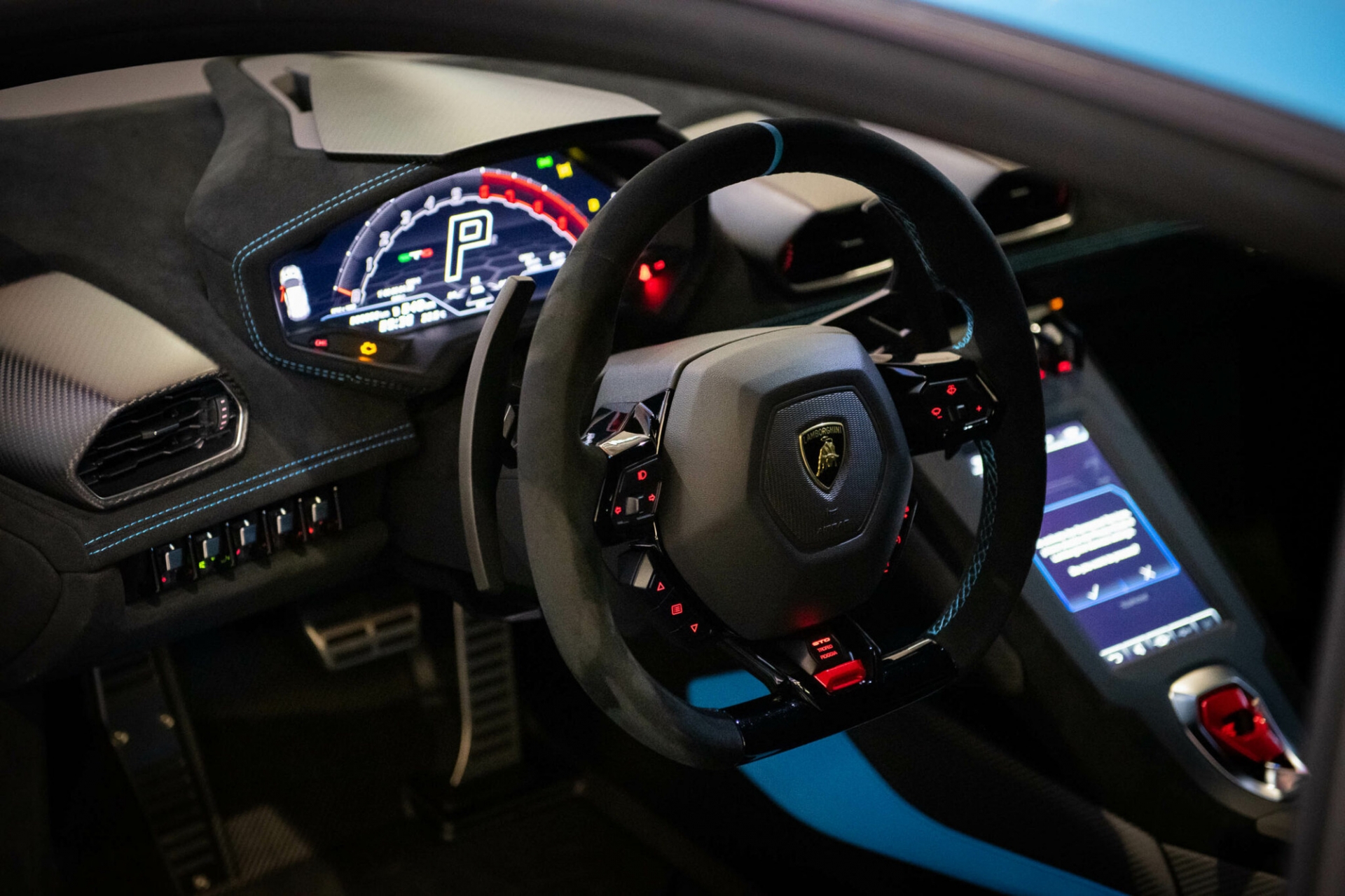 Lamborghini phiên bản xe đua đầu tiên đã có chủ sở hữu - Ảnh 6 Lamborghini phiên bản xe đua đầu tiên đã có chủ sở hữu - Ảnh 6
