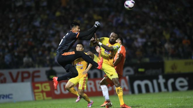 V.League tiếp tục để lại ấn tượng không tốt với truyền thông nước ngoài - Ảnh 1