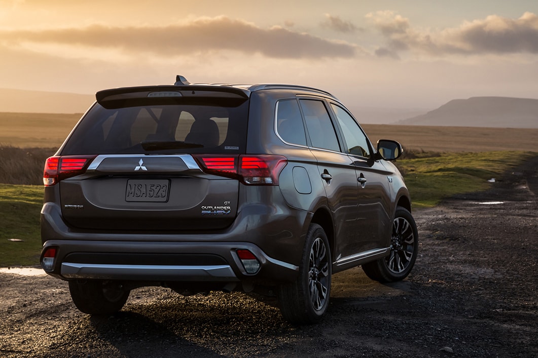 Mitsubishi Outlander và Mazda CX5: Tìm ra lựa chọn sáng suốt cho mức giá 1 tỷ VNĐ - Ảnh 8 Mitsubishi Outlander và Mazda CX5: Tìm ra lựa chọn sáng suốt cho mức giá 1 tỷ VNĐ - Ảnh 8