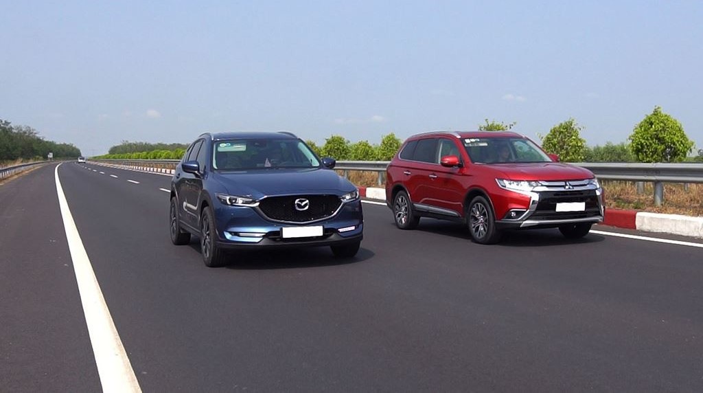 Mitsubishi Outlander và Mazda CX5: Tìm ra lựa chọn sáng suốt cho mức giá 1 tỷ VNĐ - Ảnh 6 Mitsubishi Outlander và Mazda CX5: Tìm ra lựa chọn sáng suốt cho mức giá 1 tỷ VNĐ - Ảnh 6