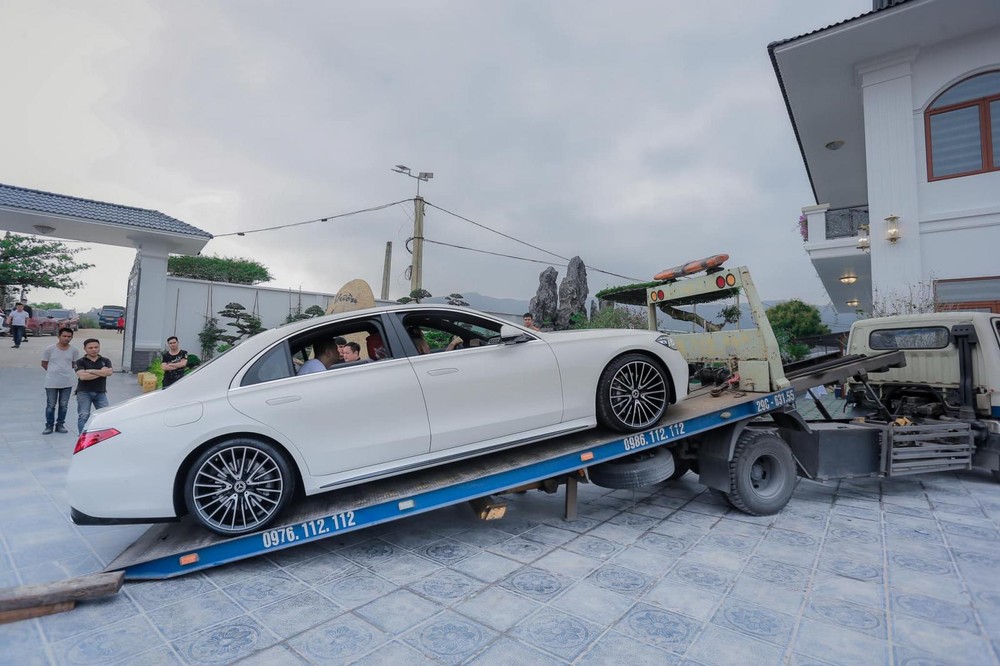 Chủ vườn lan đột biến sắm liền một cặp Mercedes siêu khủng làm quà tặng sinh nhật - Ảnh 3 Chủ vườn lan đột biến sắm liền một cặp Mercedes siêu khủng làm quà tặng sinh nhật - Ảnh 3