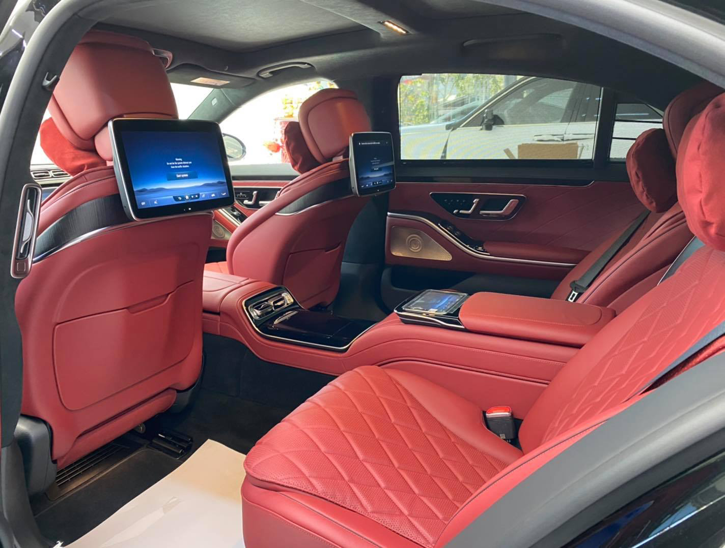 Chủ vườn lan đột biến sắm liền một cặp Mercedes siêu khủng làm quà tặng sinh nhật - Ảnh 8 Chủ vườn lan đột biến sắm liền một cặp Mercedes siêu khủng làm quà tặng sinh nhật - Ảnh 8