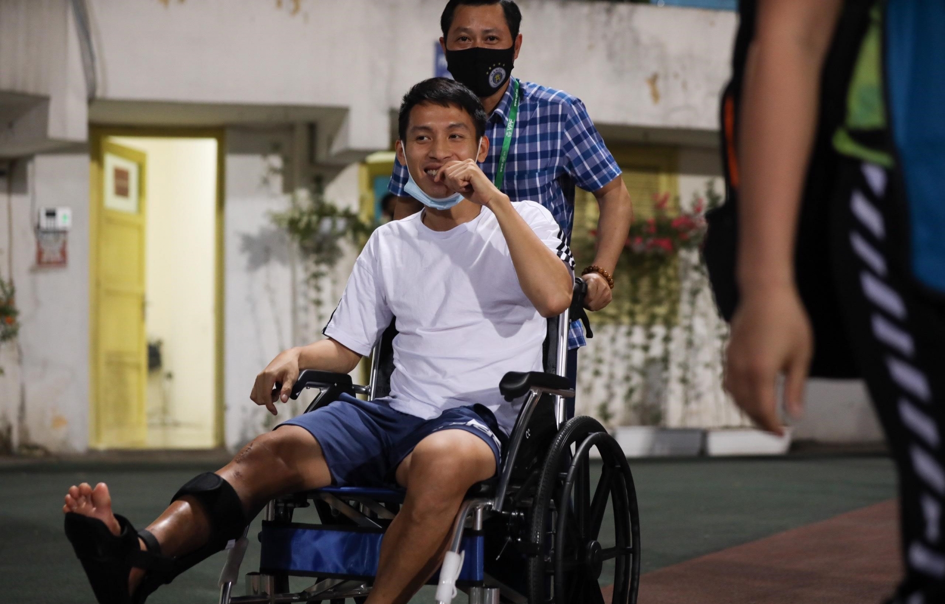 Trước đó anh cũng đã đến sân Hàng Đẫy để cổ vũ đồng đội trong trận gặp Viettel