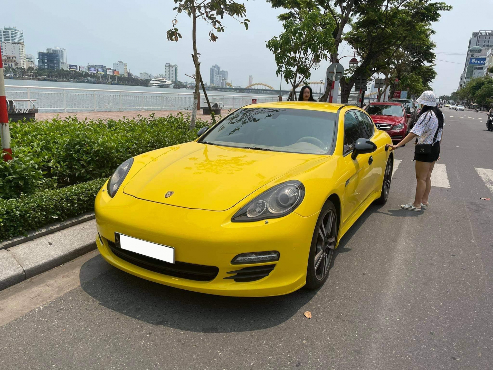 Tốn 800 triệu để bảo dưỡng xe Porsche Panamera cũ, người chủ muốn bán lại giá tiền tỷ  - Ảnh 1