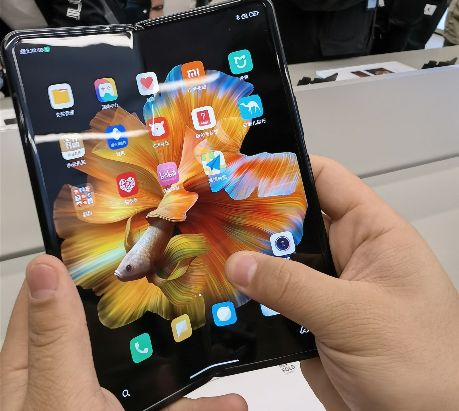 Mi MIX Fold trong lần mở bán đầu tiên đã cháy hàng hơn 30.000 chiếc chỉ sau 1 phút Mi MIX Fold trong lần mở bán đầu tiên đã cháy hàng hơn 30.000 chiếc chỉ sau 1 phút