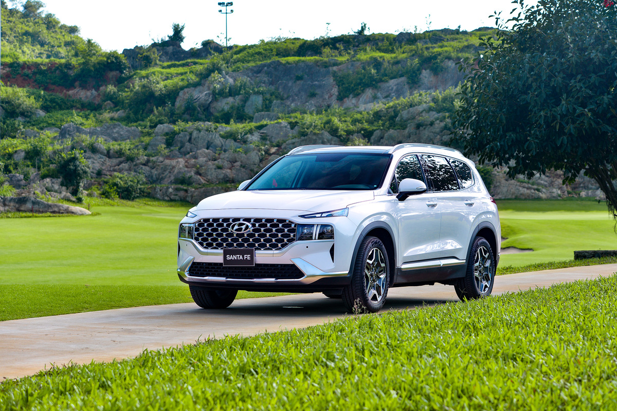 Cập nhật giá xe Hyundai tháng 7/2021: Sự chú ý đổ dồn vào Santa Fe - Ảnh 1 Cập nhật giá xe Hyundai tháng 7/2021: Sự chú ý đổ dồn vào Santa Fe - Ảnh 1