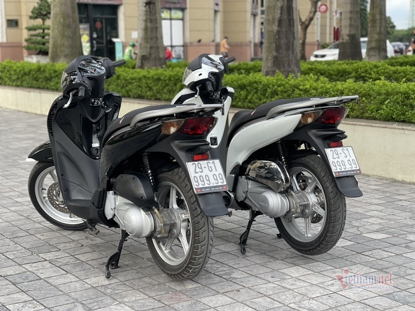 Hai chiếc Honda SH đang có giá ngất ngưởng. Ảnh: Vietnamnet Hai chiếc Honda SH đang có giá ngất ngưởng. Ảnh: Vietnamnet