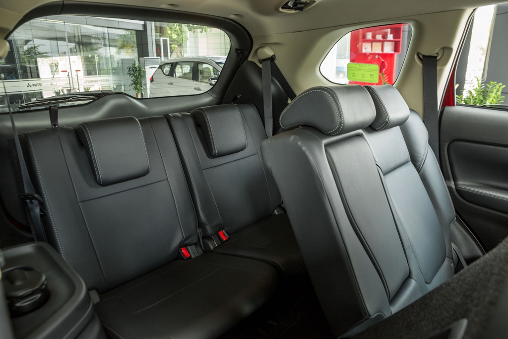 Mitsubishi Outlander ‘phá giá’, bán rẻ nhất phân khúc nhằm vượt mặt Honda CR-V 3