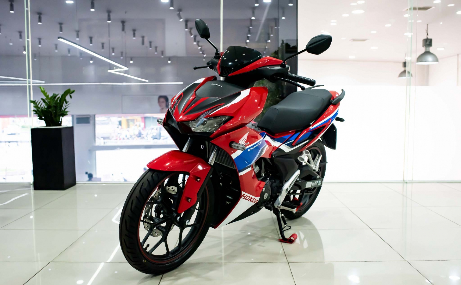 Điểm mặt những mẫu xe máy rẻ nhất từng phân khúc: Khách có kinh tế hạn chế nên tham khảo 4 Điểm mặt những mẫu xe máy rẻ nhất từng phân khúc: Khách có kinh tế hạn chế nên tham khảo 4