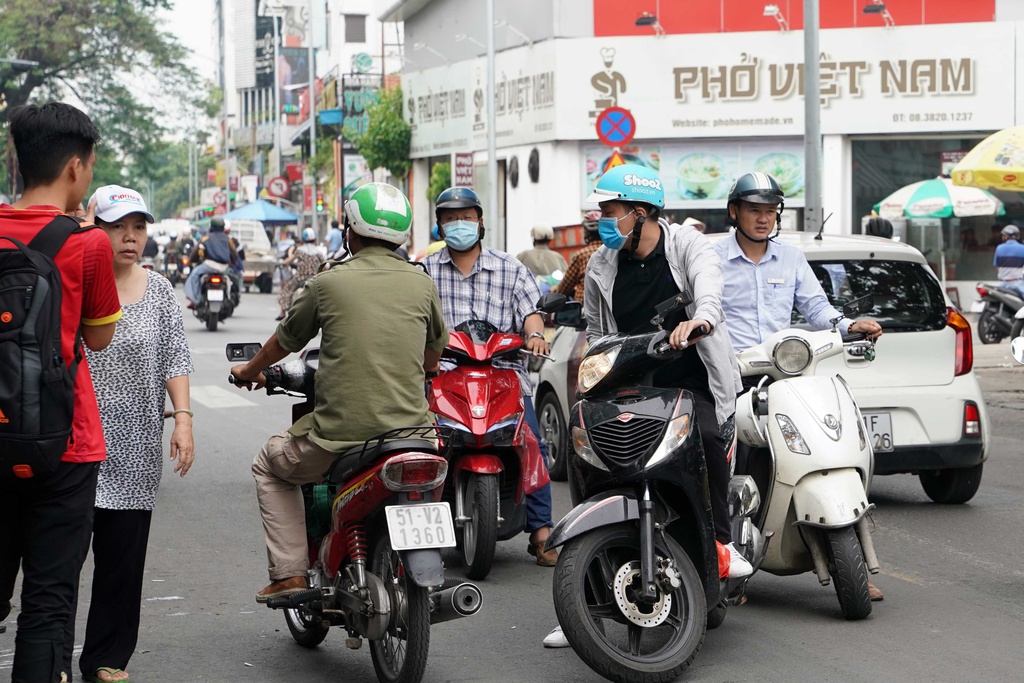 Dừng ngay kiểu ‘tranh thủ’ ngược chiều nếu muốn tránh mức phạt đáng sợ không phải ai cũng biết 2 Dừng ngay kiểu ‘tranh thủ’ ngược chiều nếu muốn tránh mức phạt đáng sợ không phải ai cũng biết 2