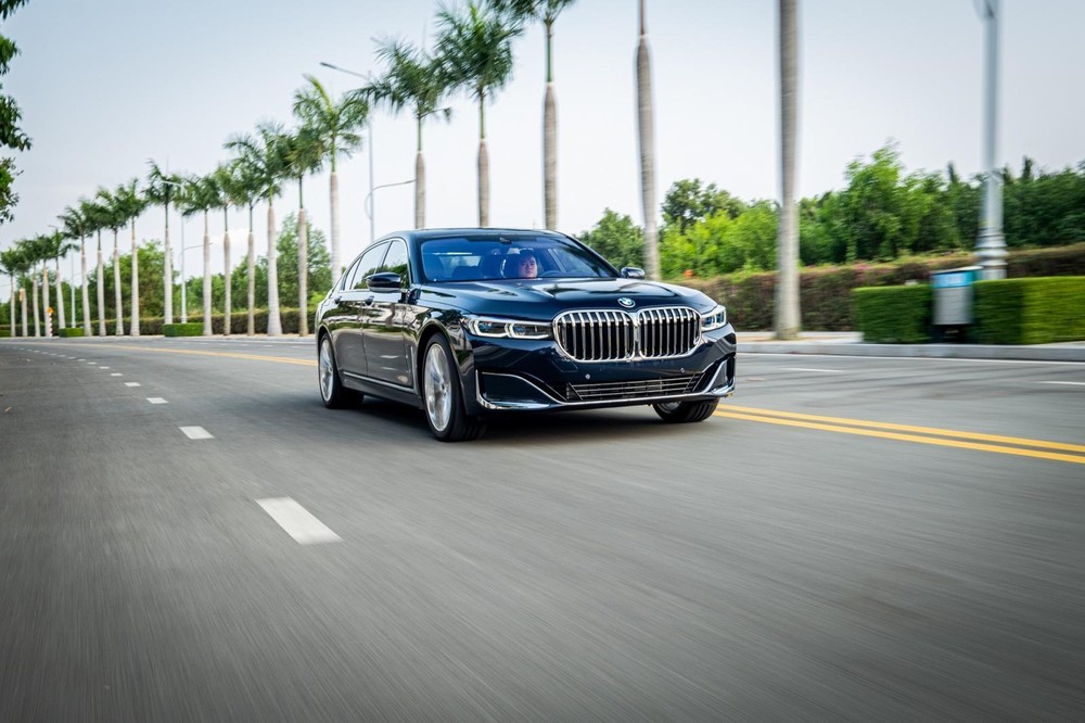 BMW 7-Series xả hàng giảm giá cực sâu, vượt mặt Mercedes trong phân khúc hạng sang tại Việt Nam 1 BMW 7-Series xả hàng giảm giá cực sâu, vượt mặt Mercedes trong phân khúc hạng sang tại Việt Nam 1
