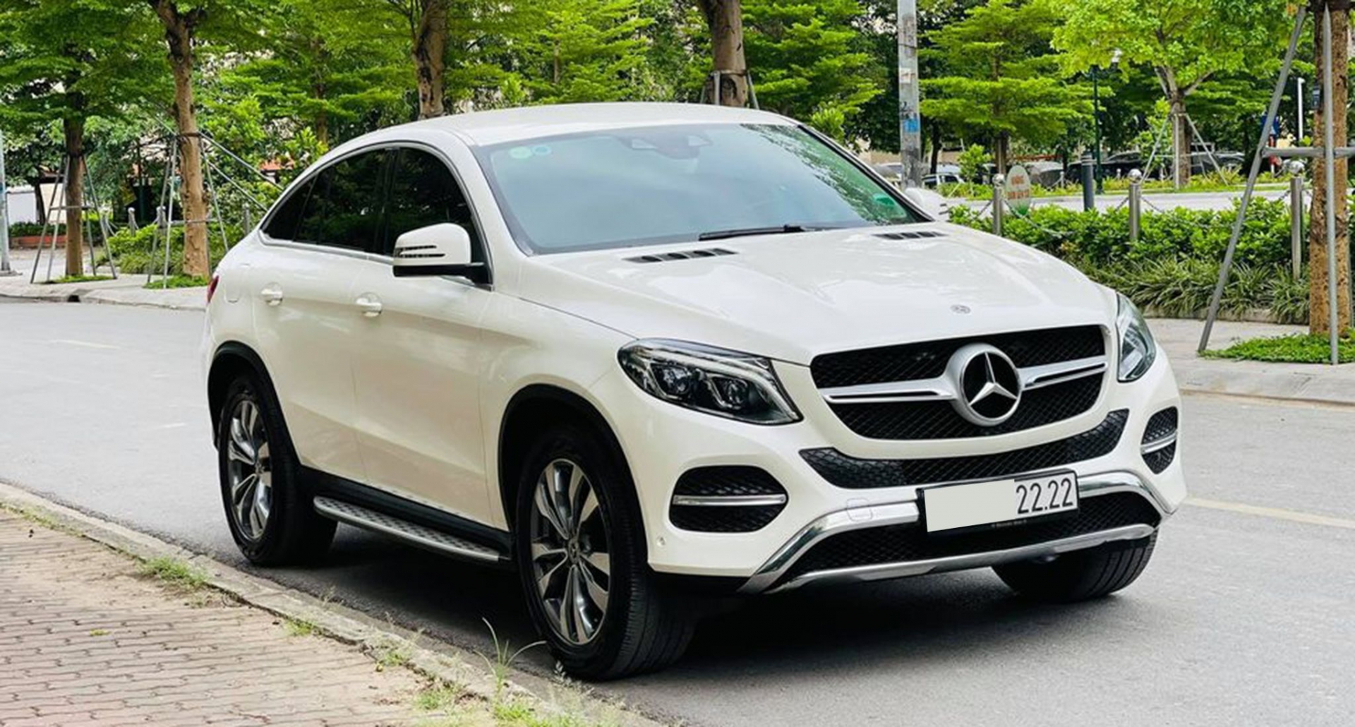 Hàng hot trên thị trường xe cũ: Mercedes-Benz GLE 400 4Matic Coupe bán lại chịu lỗ cả tỷ đồng 1 Hàng hot trên thị trường xe cũ: Mercedes-Benz GLE 400 4Matic Coupe bán lại chịu lỗ cả tỷ đồng 1