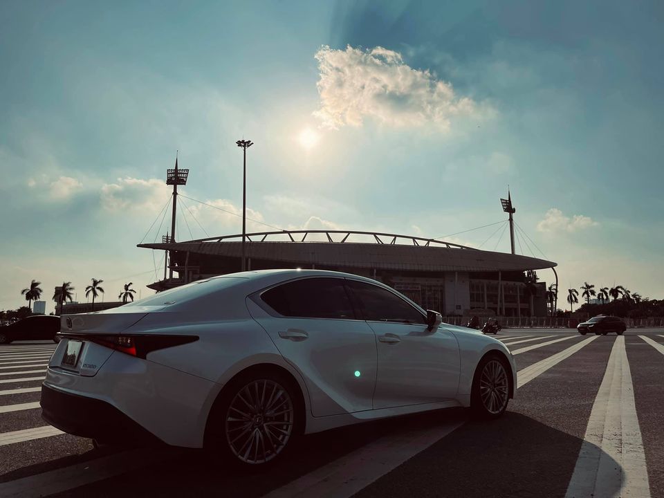 Lexus IS 300 thế hệ mới lần đầu lên sàn xe cũ, tiết kiệm vài trăm triệu cho khách mua 1 Lexus IS 300 thế hệ mới lần đầu lên sàn xe cũ, tiết kiệm vài trăm triệu cho khách mua 1