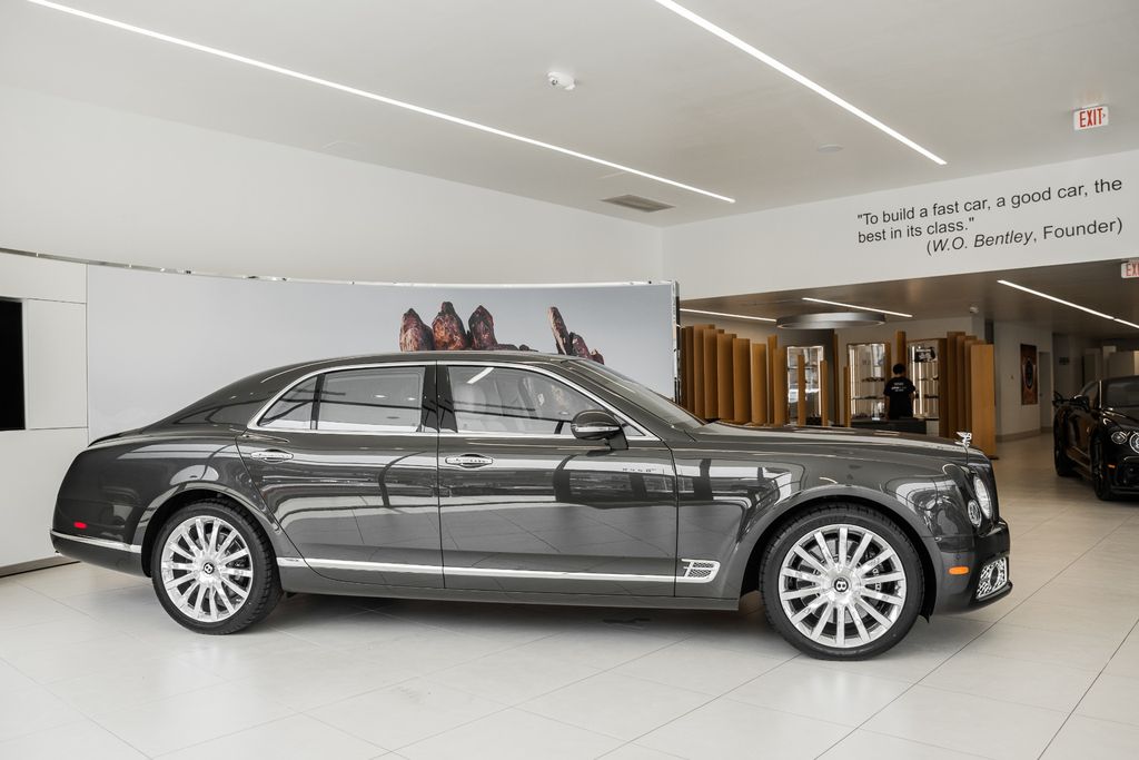 Top 3 sedan hạng sang đắt nhất Việt Nam: Rolls-Royce dẫn đầu, bất ngờ vị trí thứ 3 12 Top 3 sedan hạng sang đắt nhất Việt Nam: Rolls-Royce dẫn đầu, bất ngờ vị trí thứ 3 12