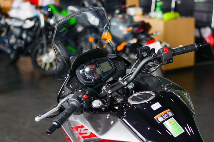 Khó mua SH 350i vì chênh giá, Vespa, Yamaha YZF-R3 hay Honda CB300R rất nhiều lựa chọn đáng cân nhắc - Ảnh 11 Khó mua SH 350i vì chênh giá, Vespa, Yamaha YZF-R3 hay Honda CB300R rất nhiều lựa chọn đáng cân nhắc - Ảnh 11