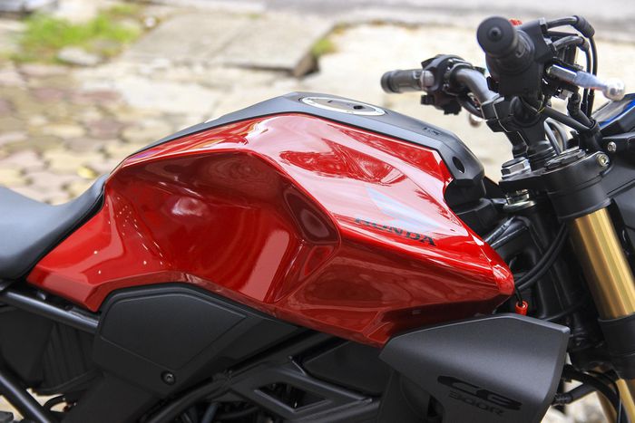 Khó mua SH 350i vì chênh giá, Vespa, Yamaha YZF-R3 hay Honda CB300R rất nhiều lựa chọn đáng cân nhắc - Ảnh 9 Khó mua SH 350i vì chênh giá, Vespa, Yamaha YZF-R3 hay Honda CB300R rất nhiều lựa chọn đáng cân nhắc - Ảnh 9