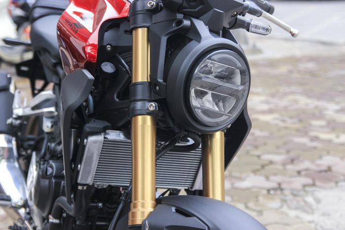 Khó mua SH 350i vì chênh giá, Vespa, Yamaha YZF-R3 hay Honda CB300R rất nhiều lựa chọn đáng cân nhắc - Ảnh 8 Khó mua SH 350i vì chênh giá, Vespa, Yamaha YZF-R3 hay Honda CB300R rất nhiều lựa chọn đáng cân nhắc - Ảnh 8