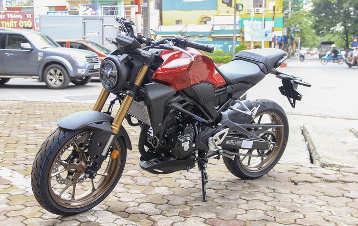 Khó mua SH 350i vì chênh giá, Vespa, Yamaha YZF-R3 hay Honda CB300R rất nhiều lựa chọn đáng cân nhắc - Ảnh 7 Khó mua SH 350i vì chênh giá, Vespa, Yamaha YZF-R3 hay Honda CB300R rất nhiều lựa chọn đáng cân nhắc - Ảnh 7