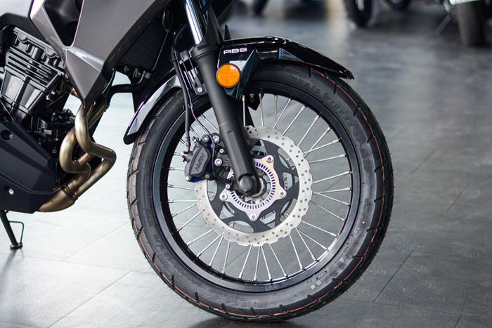 Khó mua SH 350i vì chênh giá, Vespa, Yamaha YZF-R3 hay Honda CB300R rất nhiều lựa chọn đáng cân nhắc - Ảnh 12 Khó mua SH 350i vì chênh giá, Vespa, Yamaha YZF-R3 hay Honda CB300R rất nhiều lựa chọn đáng cân nhắc - Ảnh 12
